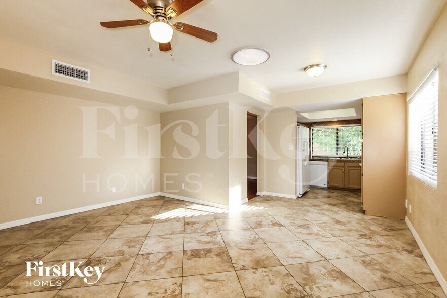 Building Photo - 5203 W Sandra Terrace