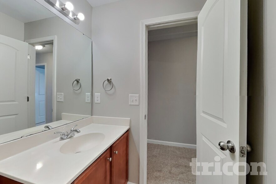 Building Photo - 917 Leatherstone Ln