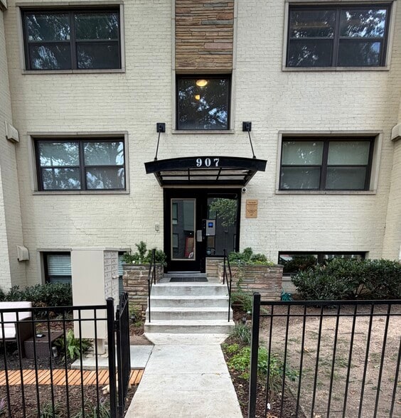 Building Photo - 907 Euclid St NW