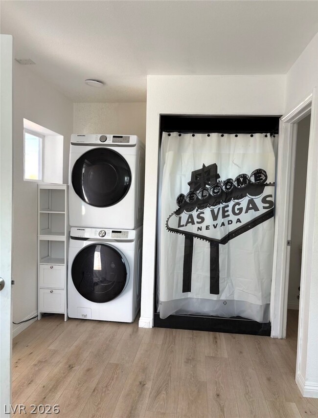 Building Photo - 1056 E Oakey Blvd