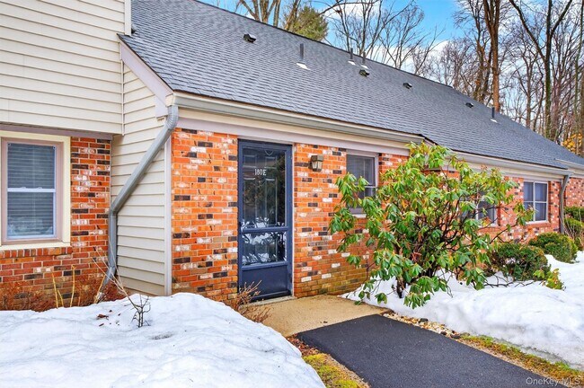 Building Photo - 180 Heritage