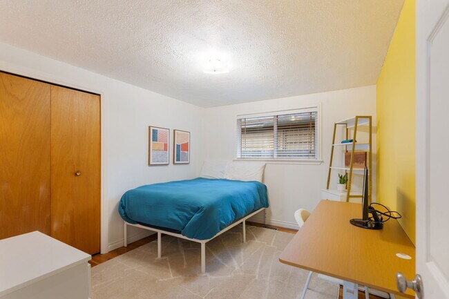 Building Photo - 7414 SE Ogden St