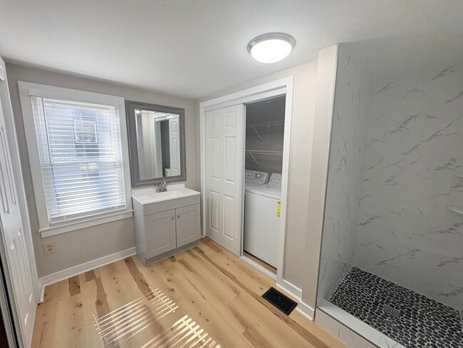 Building Photo - 1530 Live Oak Dr