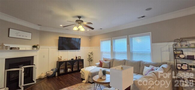 Building Photo - 2120 Maple Tree Ct