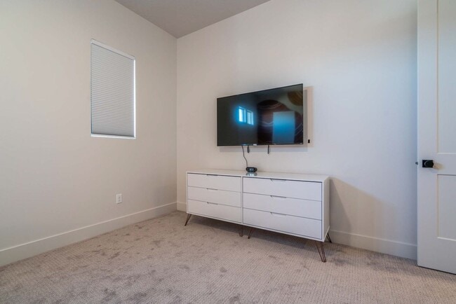 Building Photo - Adventure House!