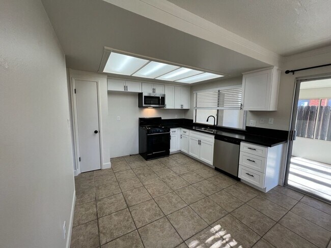 Building Photo - 1536 Sheldon Dr