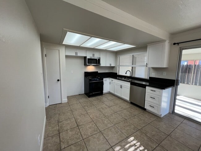 Building Photo - Newly updated 3-bedroom Single Story in th...