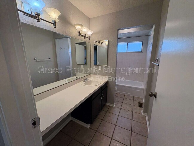 Building Photo - 3541 S Kittredge St