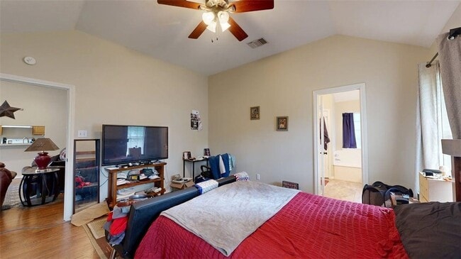 Building Photo - 2415 Carnation Ct