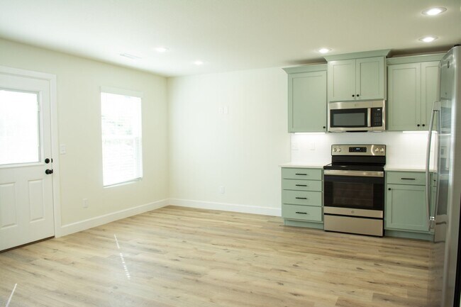 Building Photo - Available June 10th! Townhouse in the heart of West Fork !