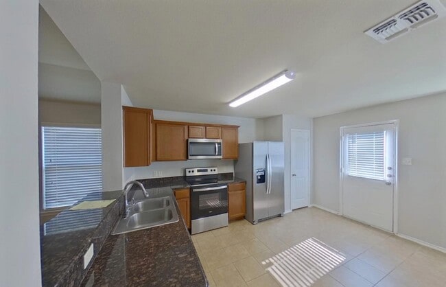 Building Photo - Move in ready