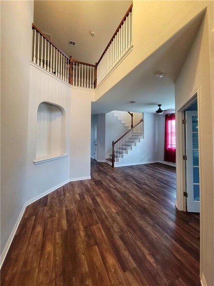 Building Photo - 4601 Rolling Water Dr