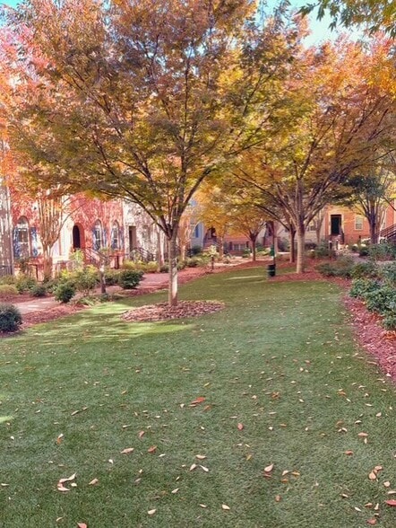 Building Photo - 6453 Chariot St