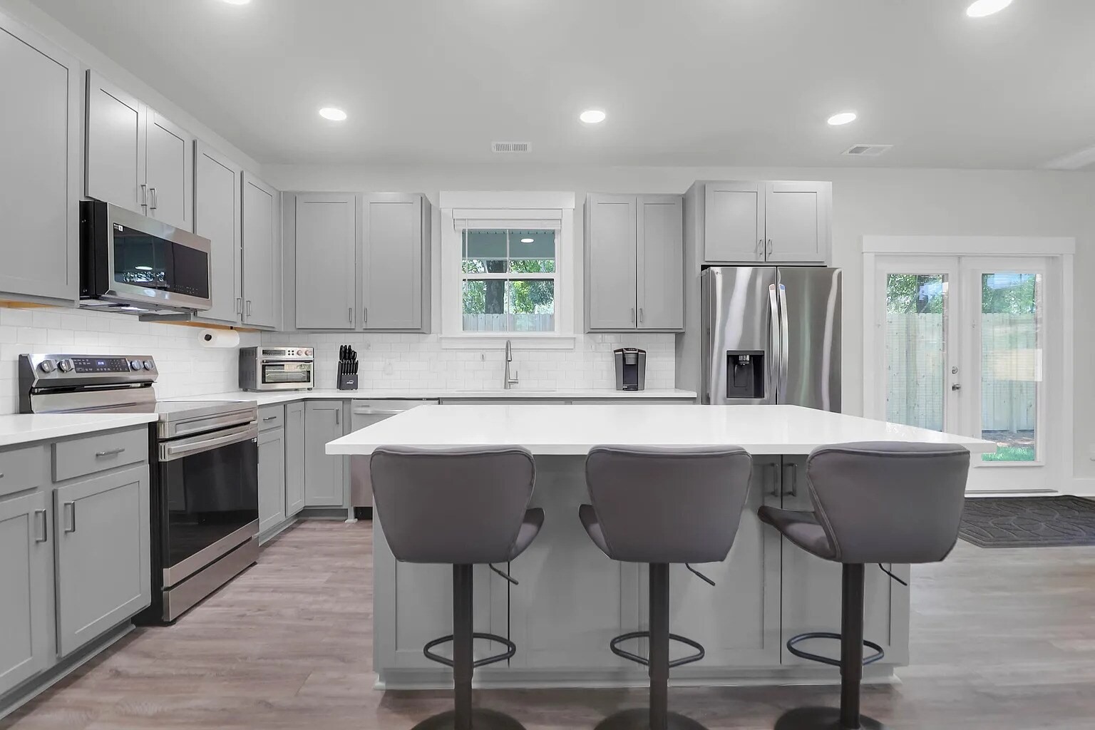 Building Photo - 2755 Tyler St