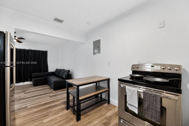 Building Photo - 1810 NW 9th St