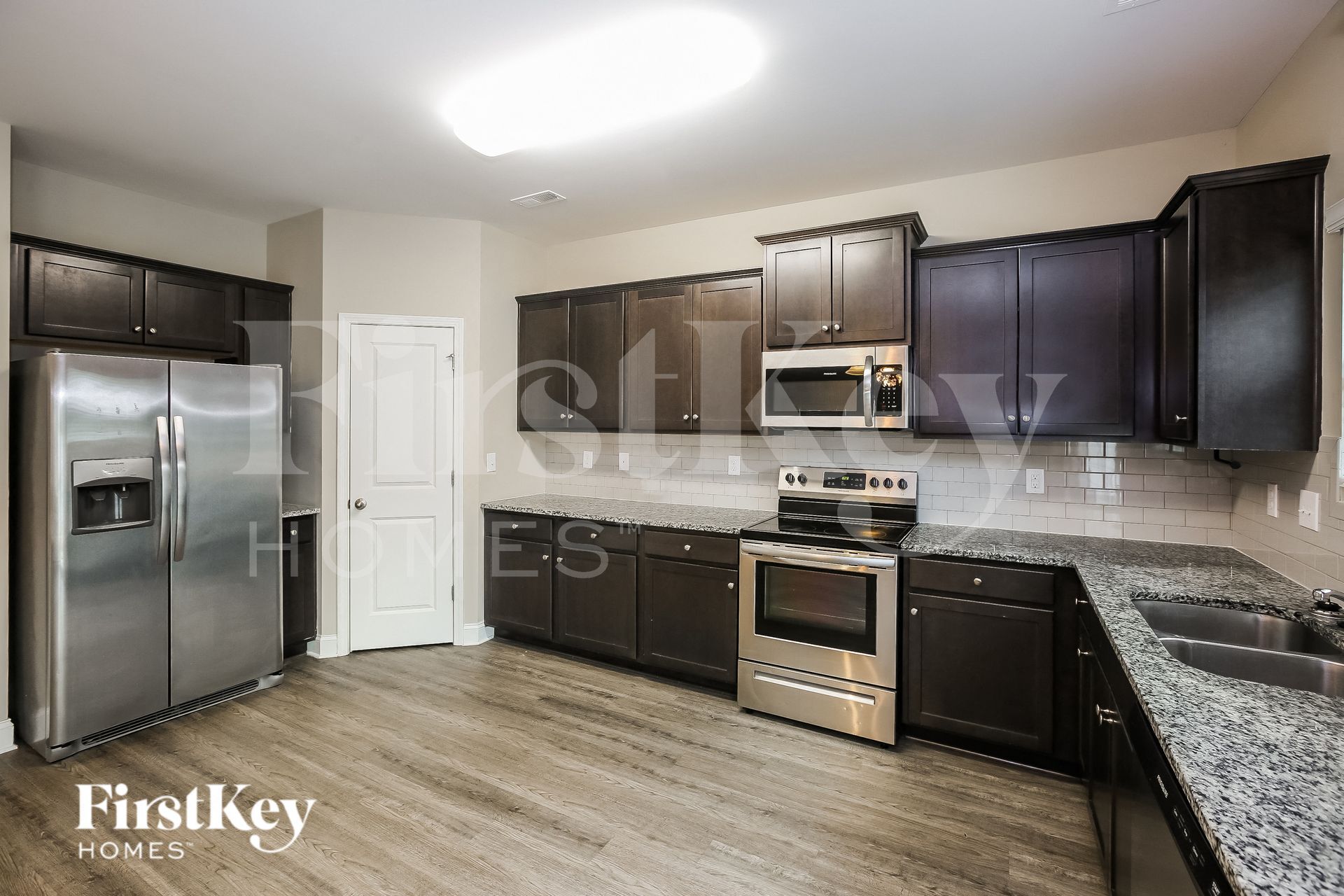 Building Photo - 9337 Sloan Forest Dr