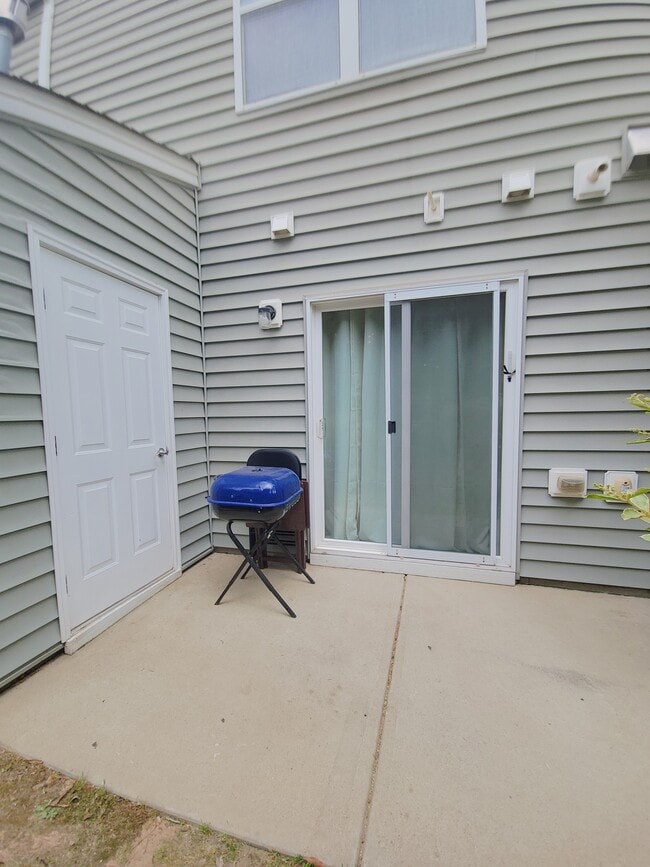 Building Photo - 2919 Berkeley Springs Pl