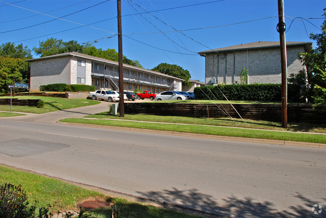 Primary Photo - Townhill Oaks
