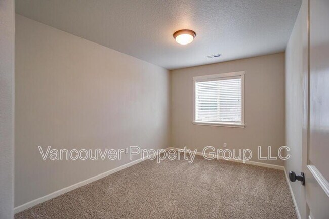 Building Photo - 5809 NE 71st Ave
