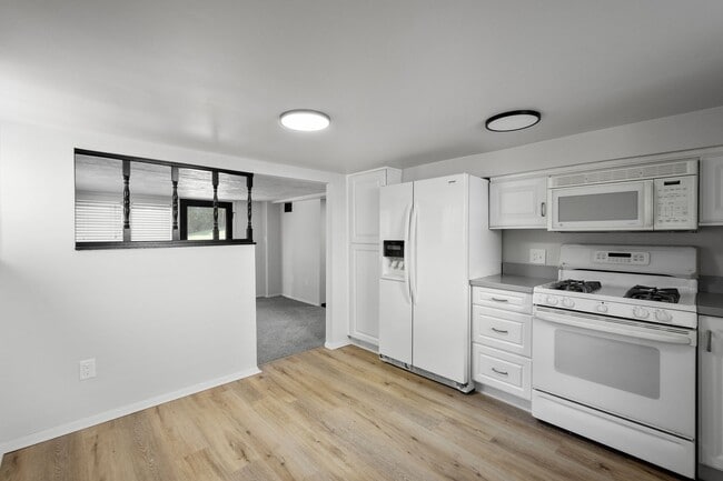 Building Photo - SCORE 50% OFF 1ST MONTH'S RENT IF SIGNED BY JAN 30! Stunning 4 Bedroom home in North Versailles a...