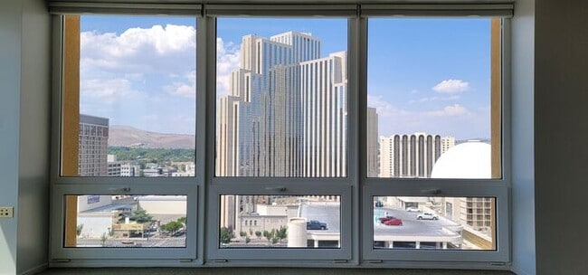 Building Photo - At the Montage!!! 1 bedroom 1 bath luxury ...