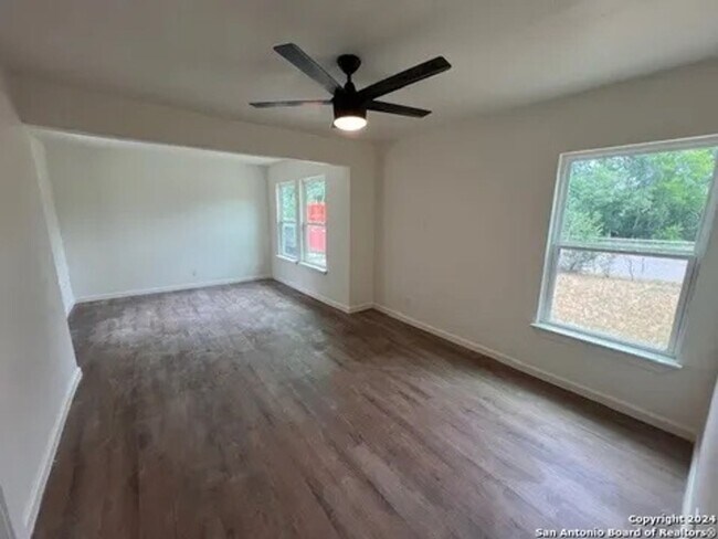 Building Photo - Charming 3-Bedroom Home in Wilshire Neighb...