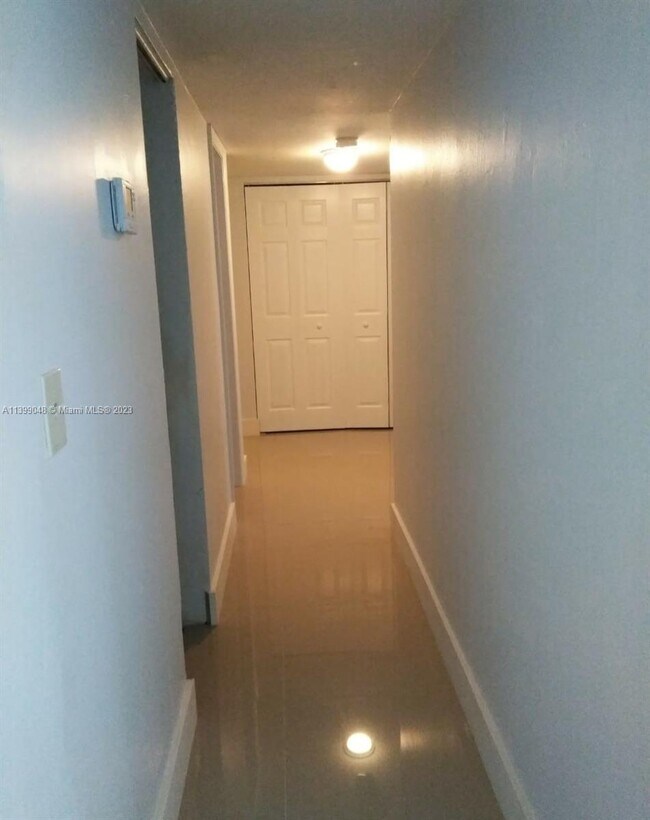 Building Photo - 110 Fontainebleau Blvd