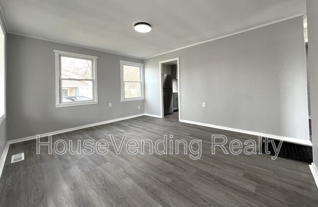 Building Photo - 318 Main Rd