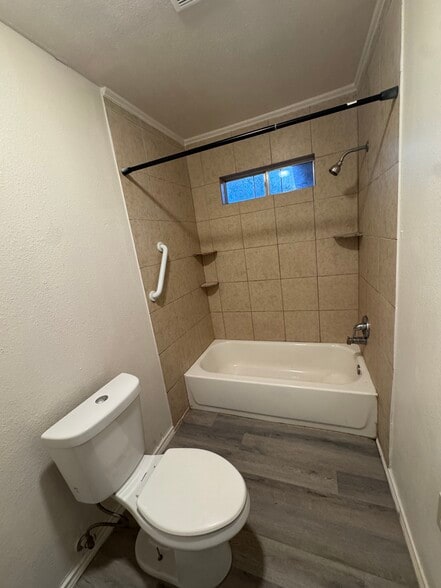 Building Photo - 2323 Basse Road