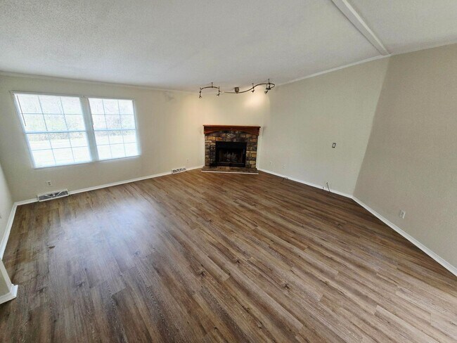 Building Photo - 3 Bed 2 Bath in quiet country setting! View this home TODAY!