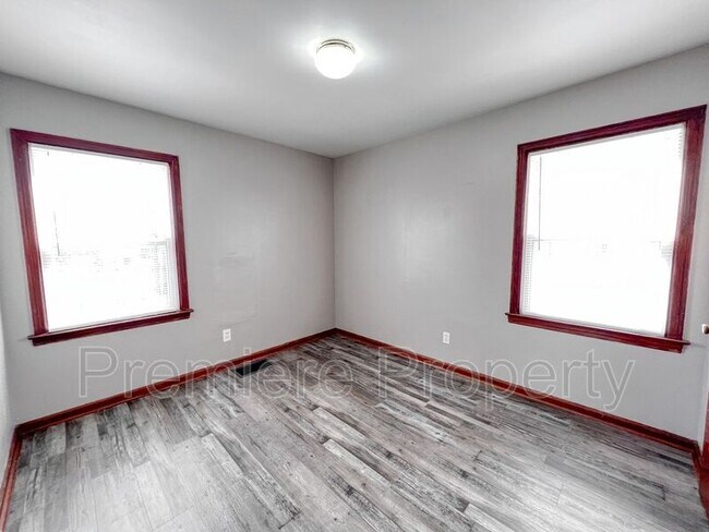 Building Photo - 317 N Huttig Ave