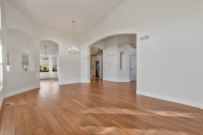 Building Photo - 6756 Solana Dr