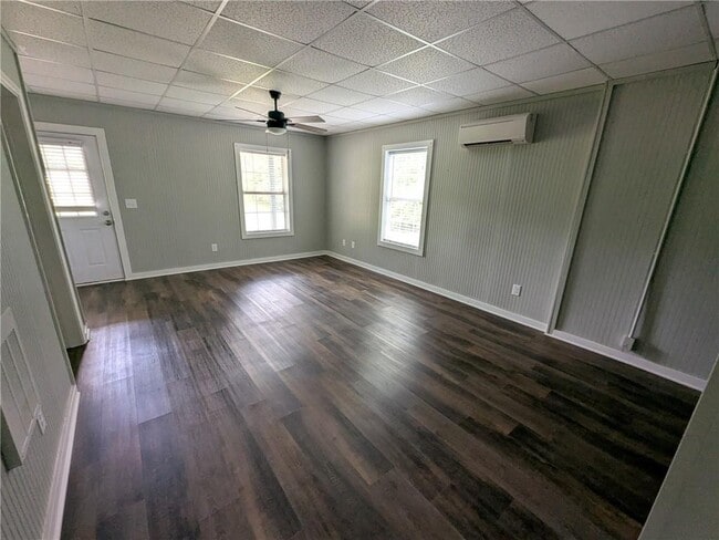 Building Photo - 58 Pinewood Dr