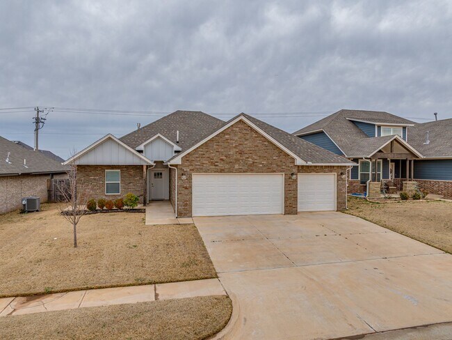 Building Photo - 4 Bedroom + Yukon Schools