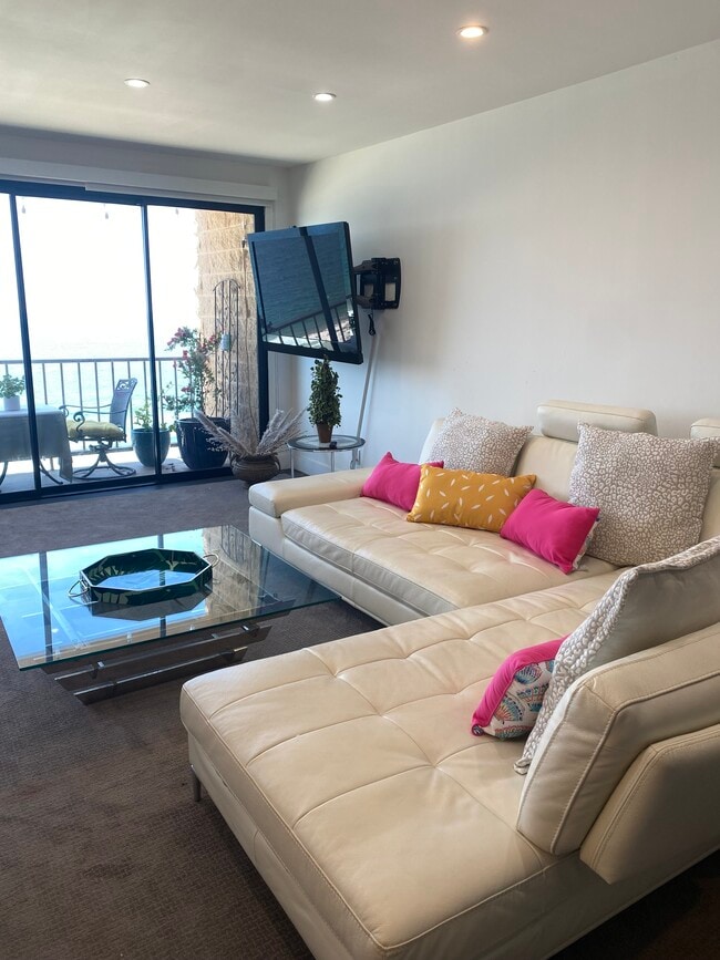 living room with more space as office use - 727 Esplanade