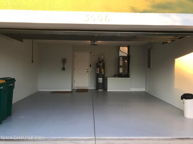 Building Photo - 3006 Alice St