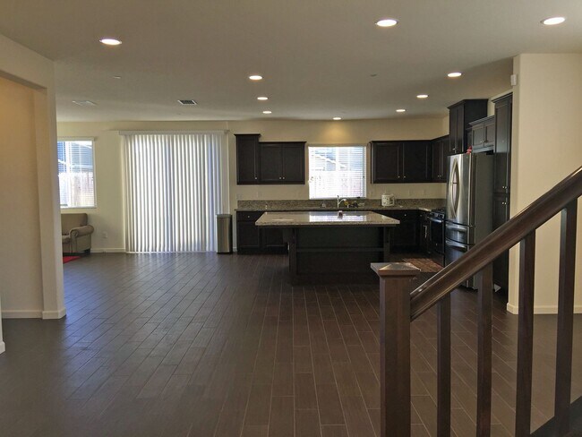 Building Photo - Beautiful 4 Bedroom 3 Bathroom 2700SF Rancho Cordova Home