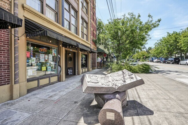 Building Photo - Discover Your New Home in the Kenton Neigh...
