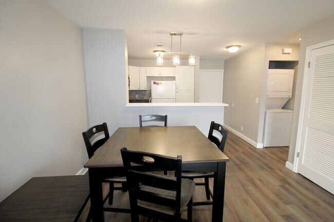 Building Photo - 1396 Hunters Rd