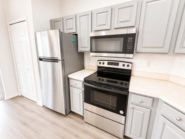 Building Photo - 9833 Perfect Dr