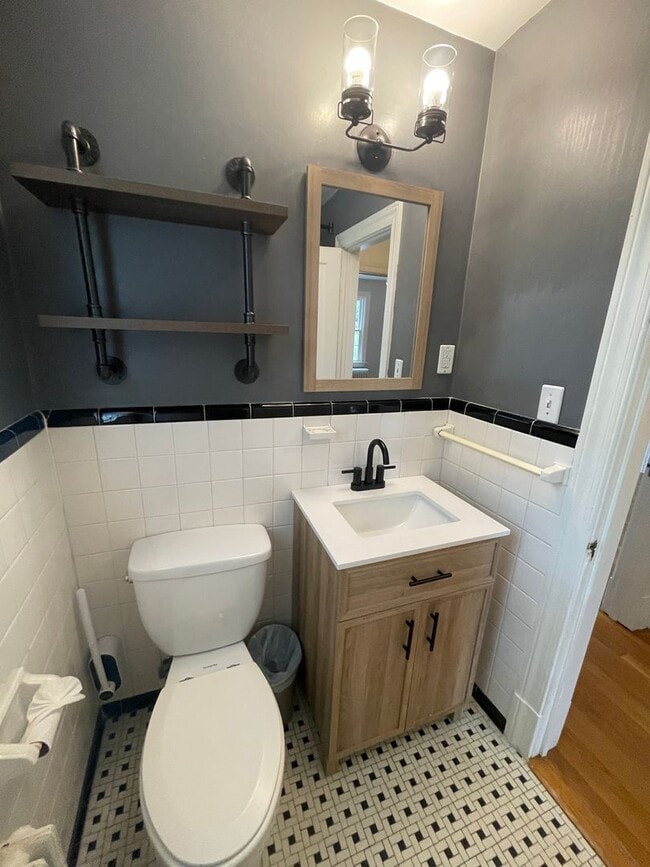 Building Photo - Charming Brick Cape in Colonial Place