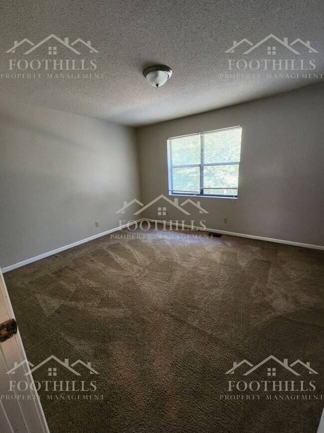 Building Photo - 2-Bed, 1.5-Bath Home with Appliances & Was...