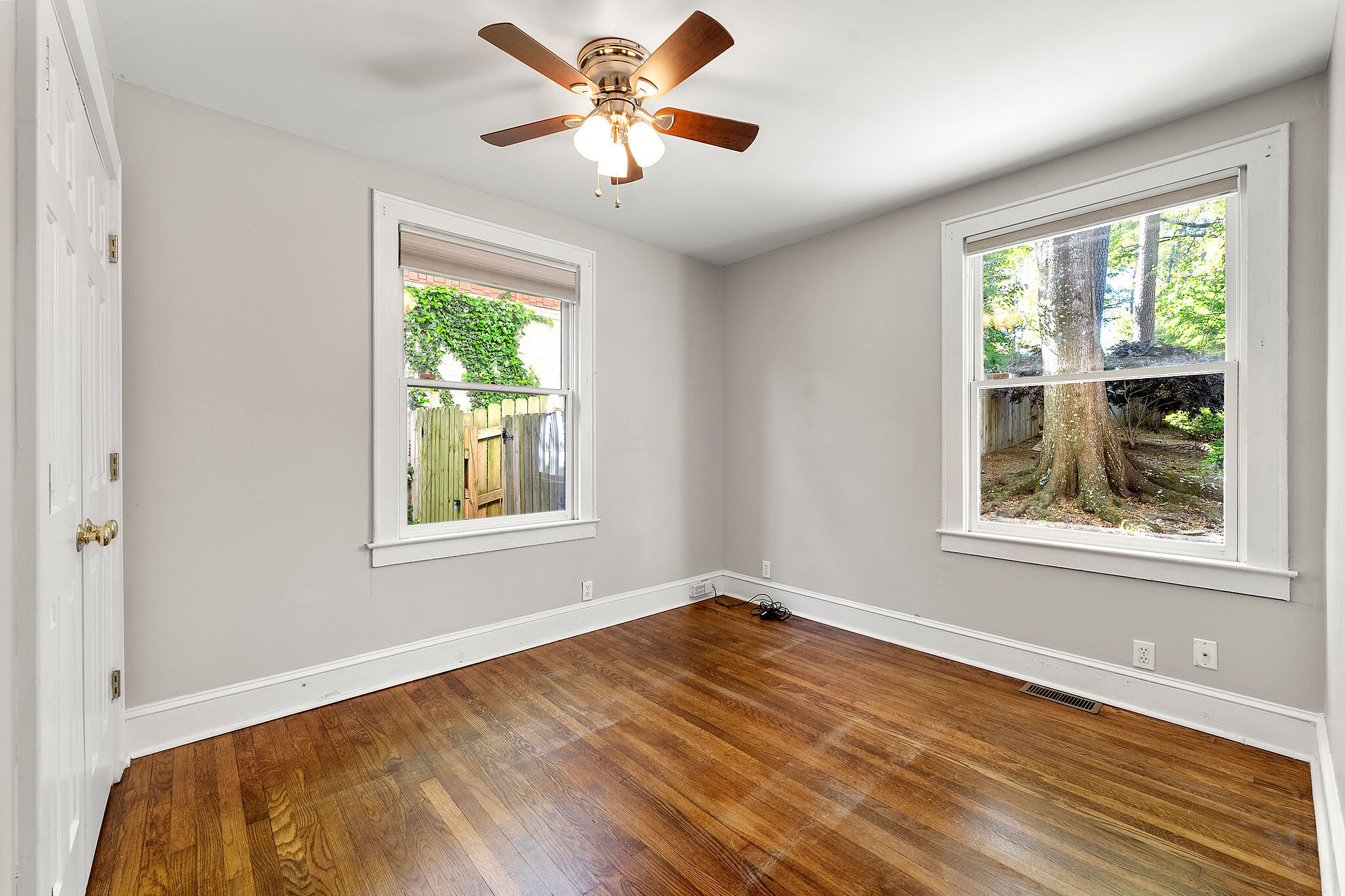 Second bedroom on ground floor - 121 Brower Street