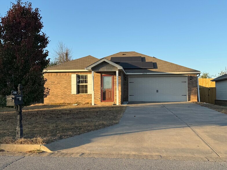 Building Photo - 2410 Ridgeway Ln