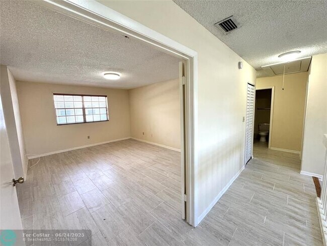 Building Photo - 12159 SW 52nd Ct