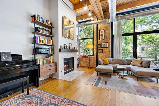 Building Photo - 2210 W Wabansia Ave