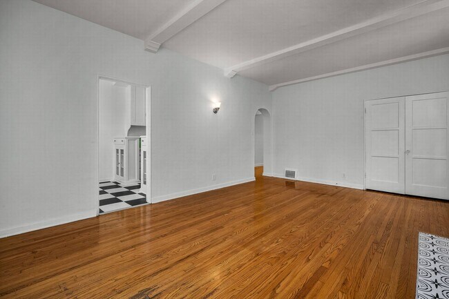 Building Photo - Stunning Old-World Hollywood Unit