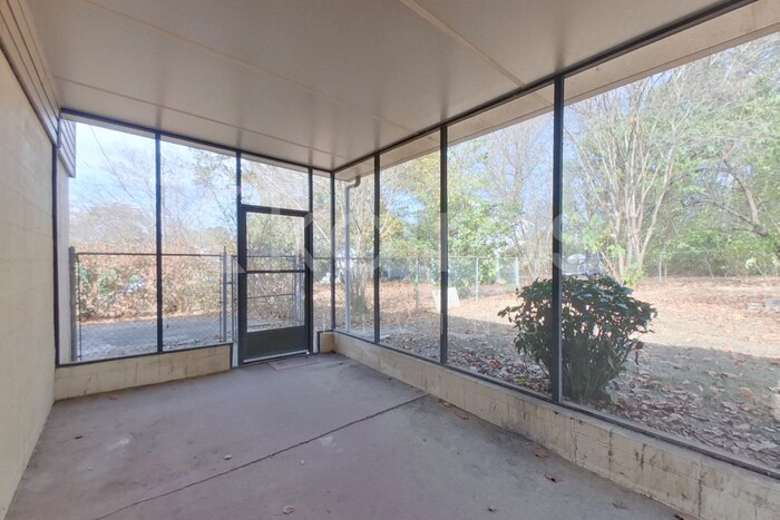 Building Photo - 3011 Walker St