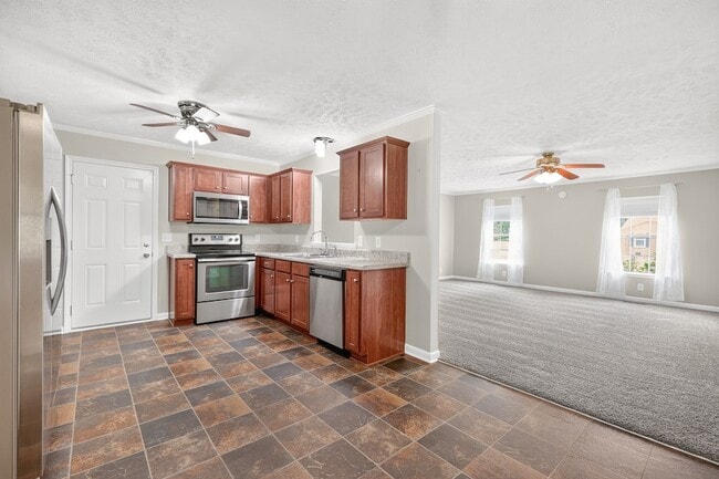 Building Photo - 2504 Angelyn Dr