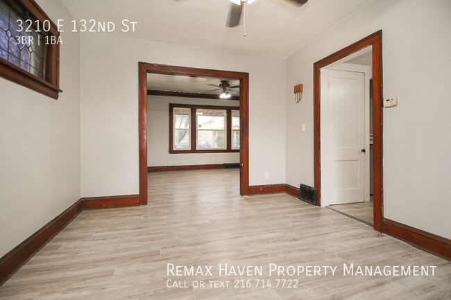 Building Photo - 3210 E 132nd St